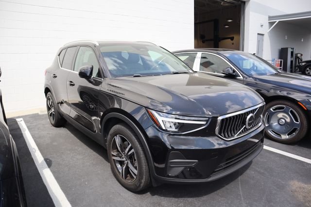 2024 Volvo XC40 Core
