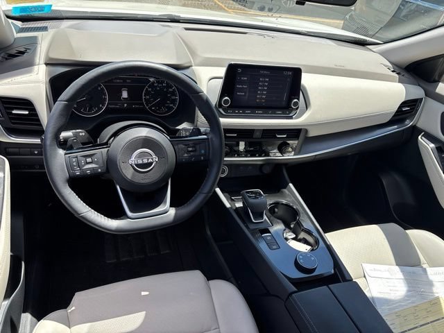 Used 2023 Pearl White Tricoat Nissan SV image 13