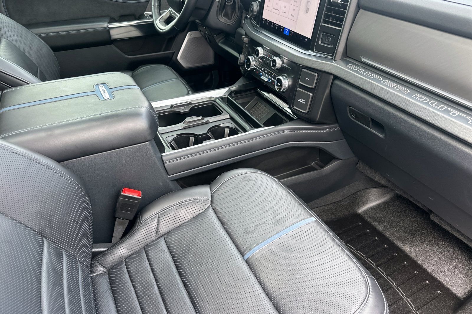 Used 2025  Ford Platinum image 14