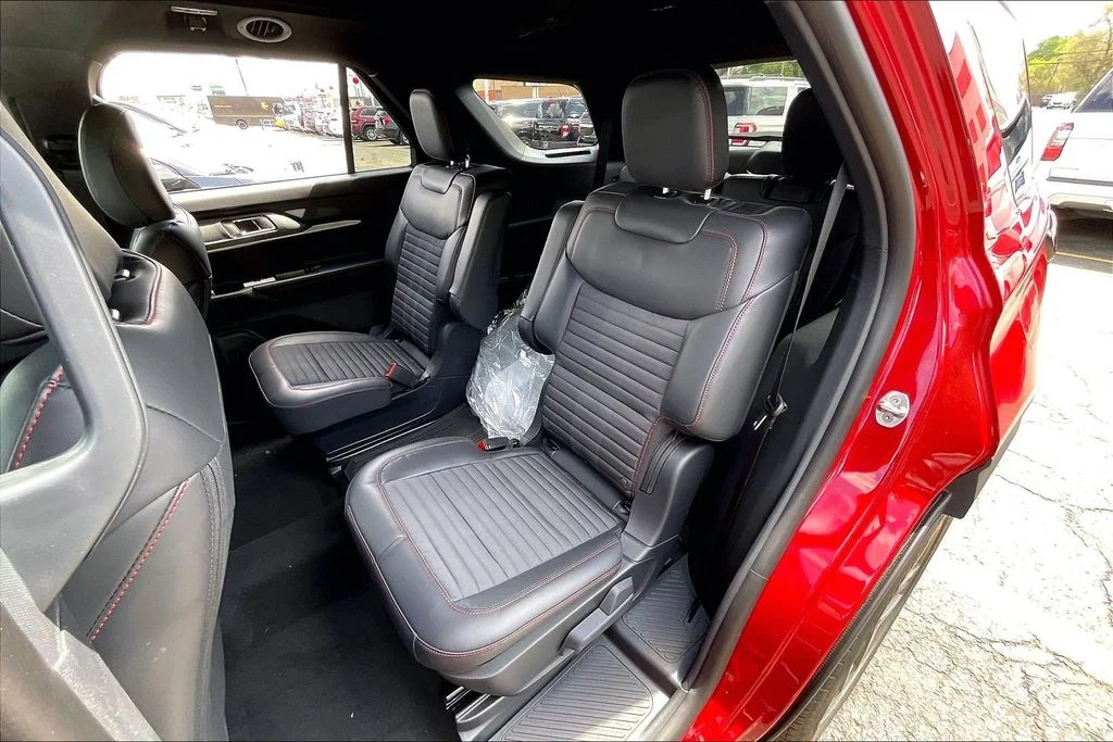 New 2026 Rapid Red Metallic Tinted Clearcoat Ford ST-Line image 12