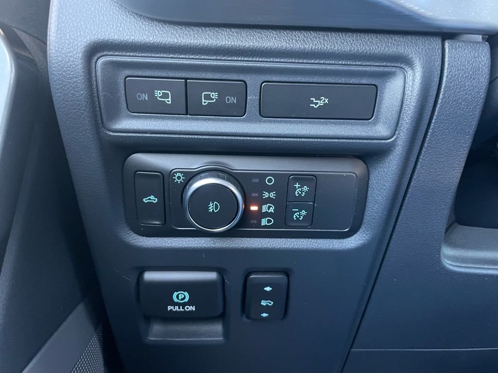 Used 2022 Silver Ford Lariat image 47