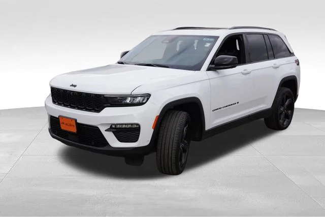 Used 2025 White/off-white Jeep Limited image 11