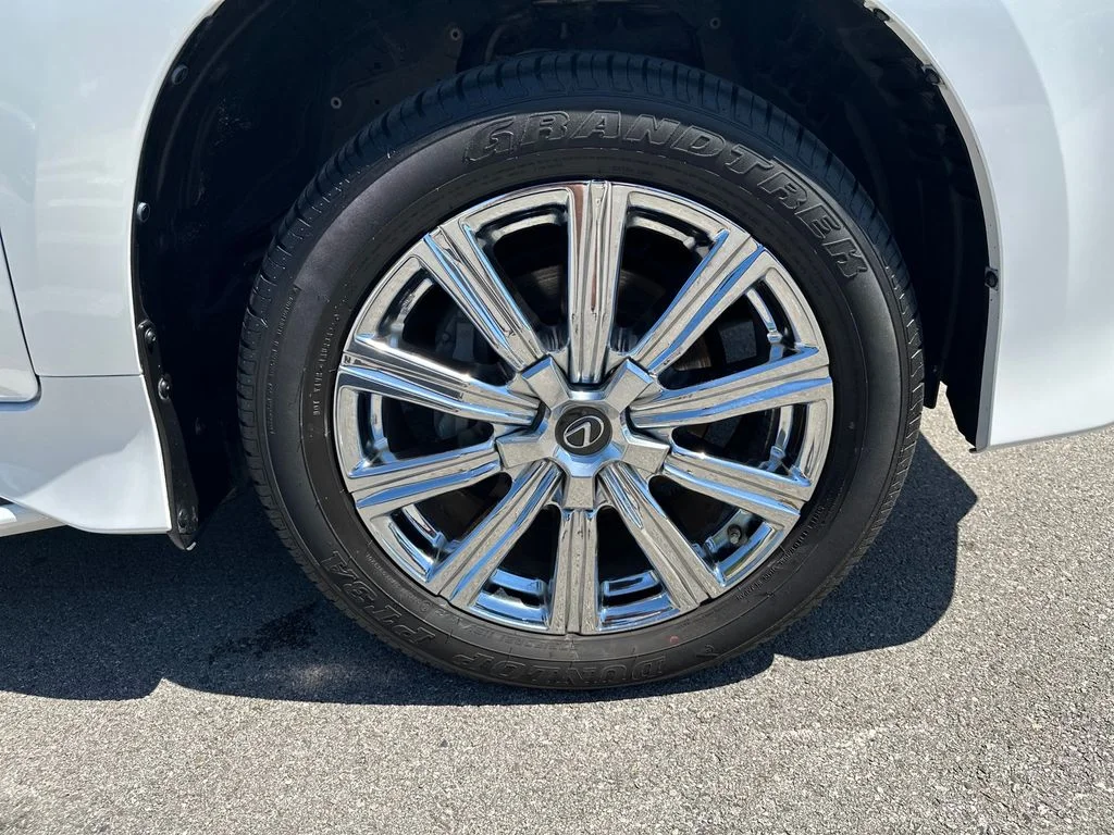 Used 2020 White Lexus 570 image 13