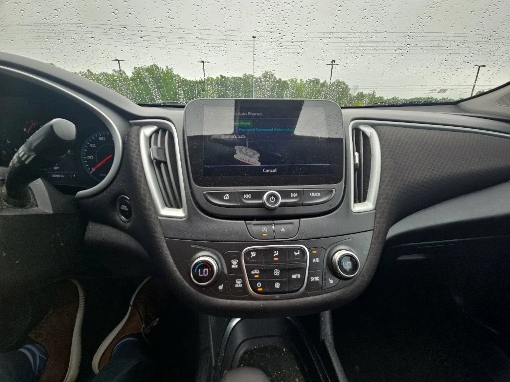 Used 2024 Summit White Chevrolet 1LT image 4