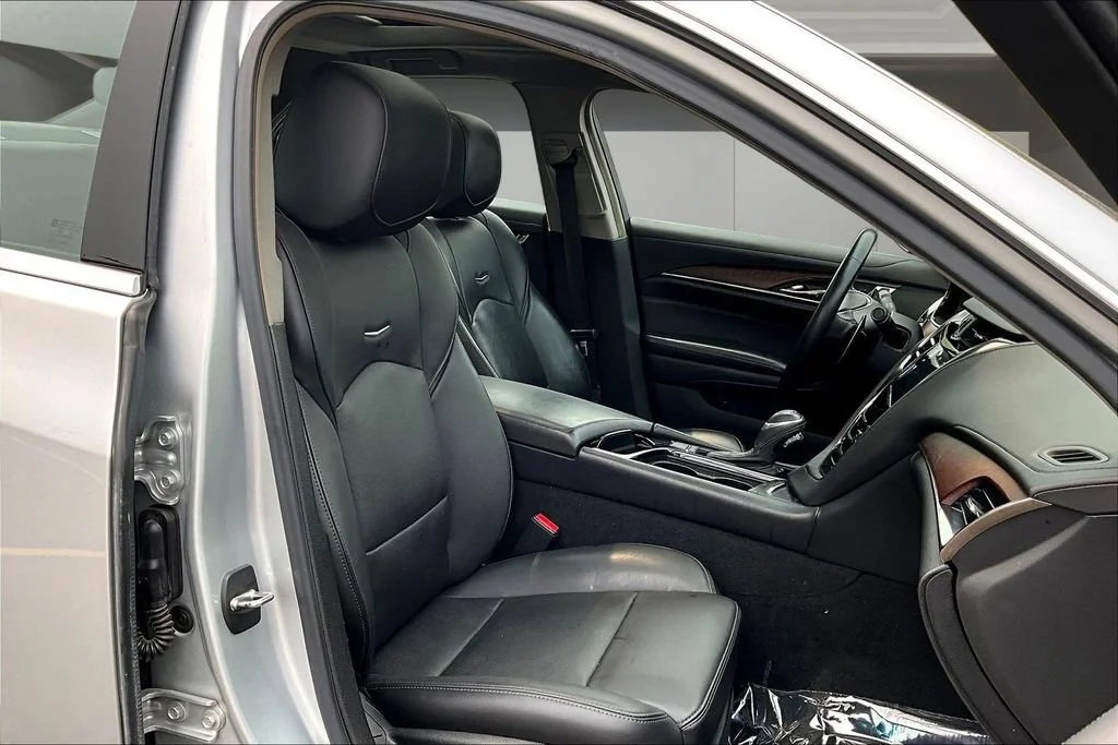 Used 2018 RADIANT SILVER METALLIC Cadillac Luxury AWD image 29