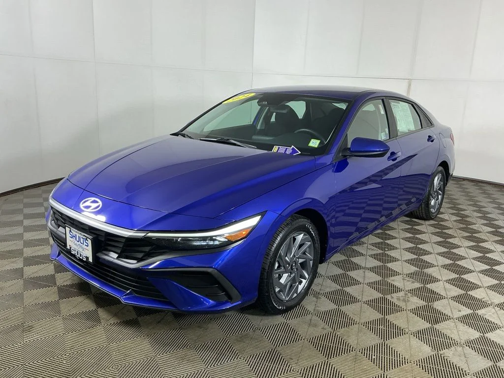Certified Used 2024 Blue Hyundai SEL image 4