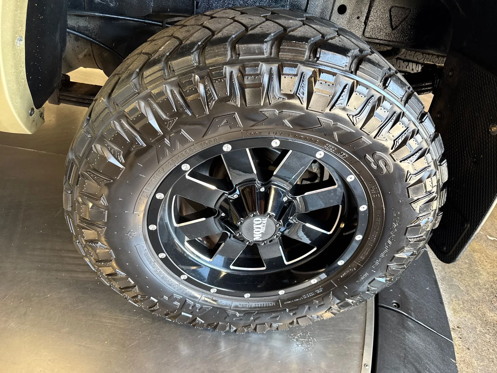 Used 2015 Black Ram Laramie Longhorn image 7