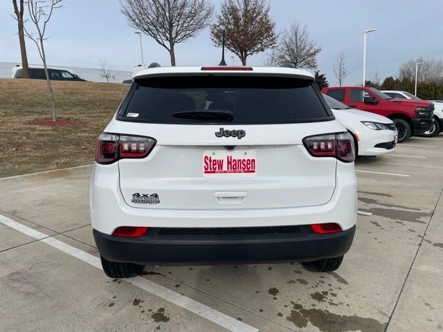 New 2026 Bright White Clearcoat Jeep Latitude Altitude image 4