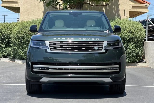 New 2026 Belgravia Green Land Rover SE image 8