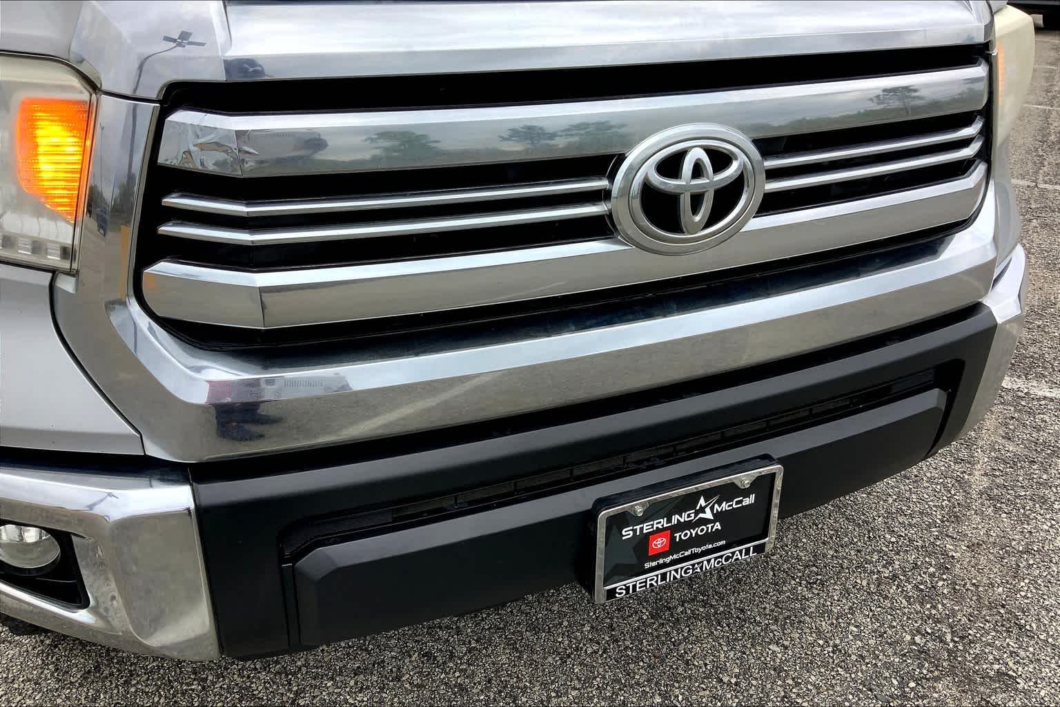 Used 2016 Silver Sky Metallic Toyota SR5 image 28