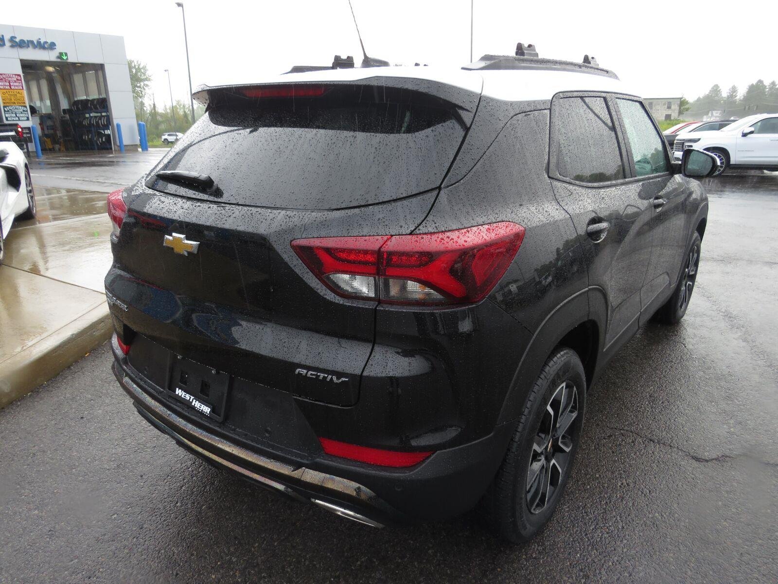 Used 2022 Mosaic Black Metallic Chevrolet ACTIV image 6