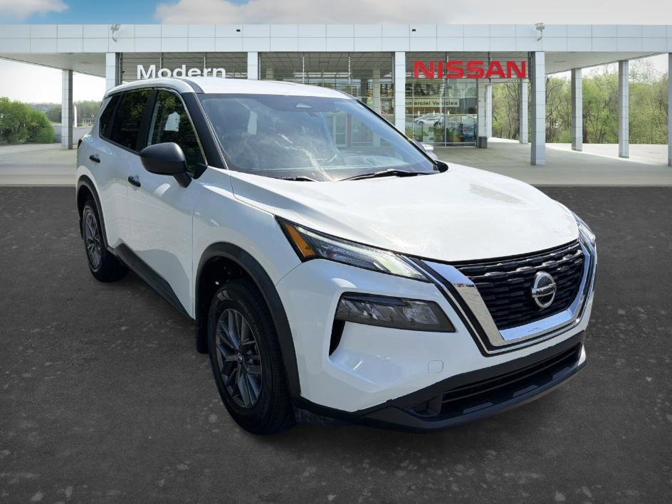 Used 2021 Glacier White Nissan S image 7