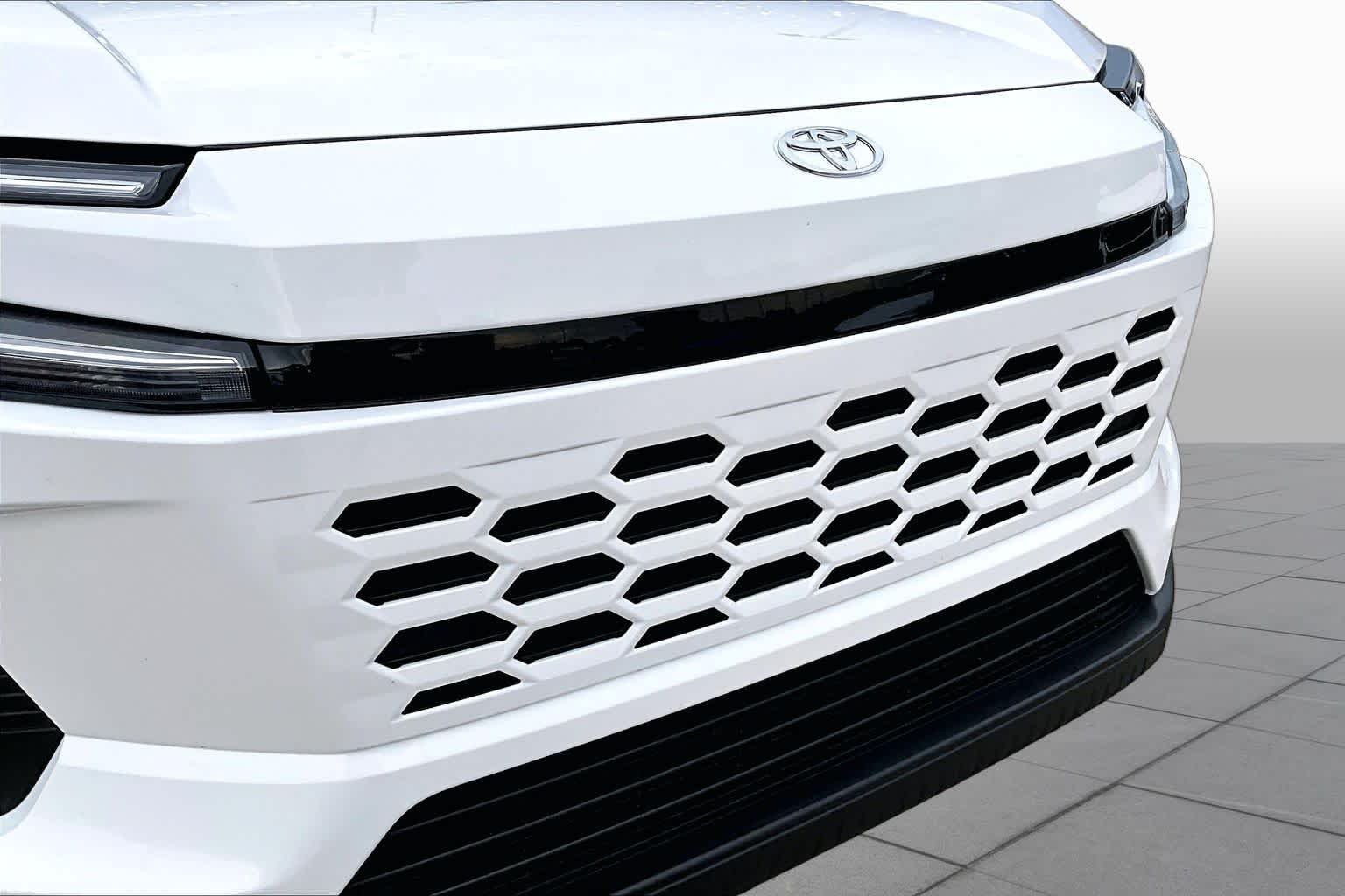 Used 2026 Ice Cap Toyota LE image 30