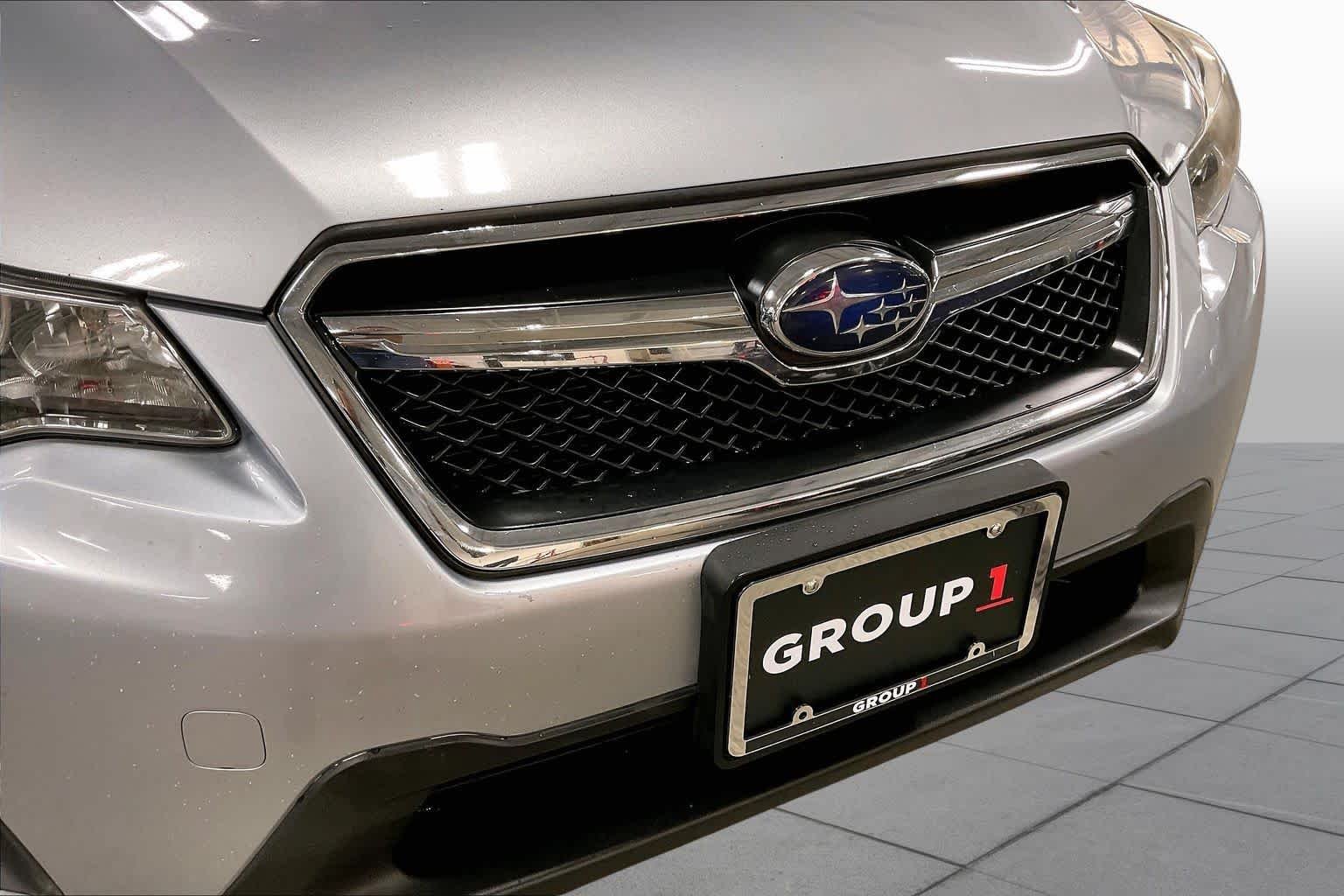 Used 2017 Ice Silver Metallic Subaru Limited image 30
