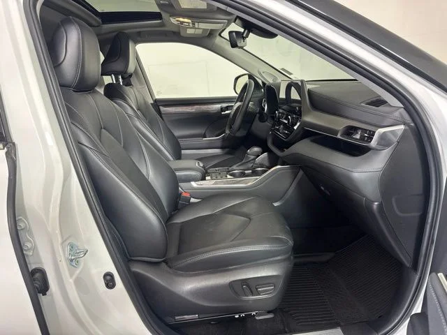 Used 2023 Pearl Toyota Limited image 4