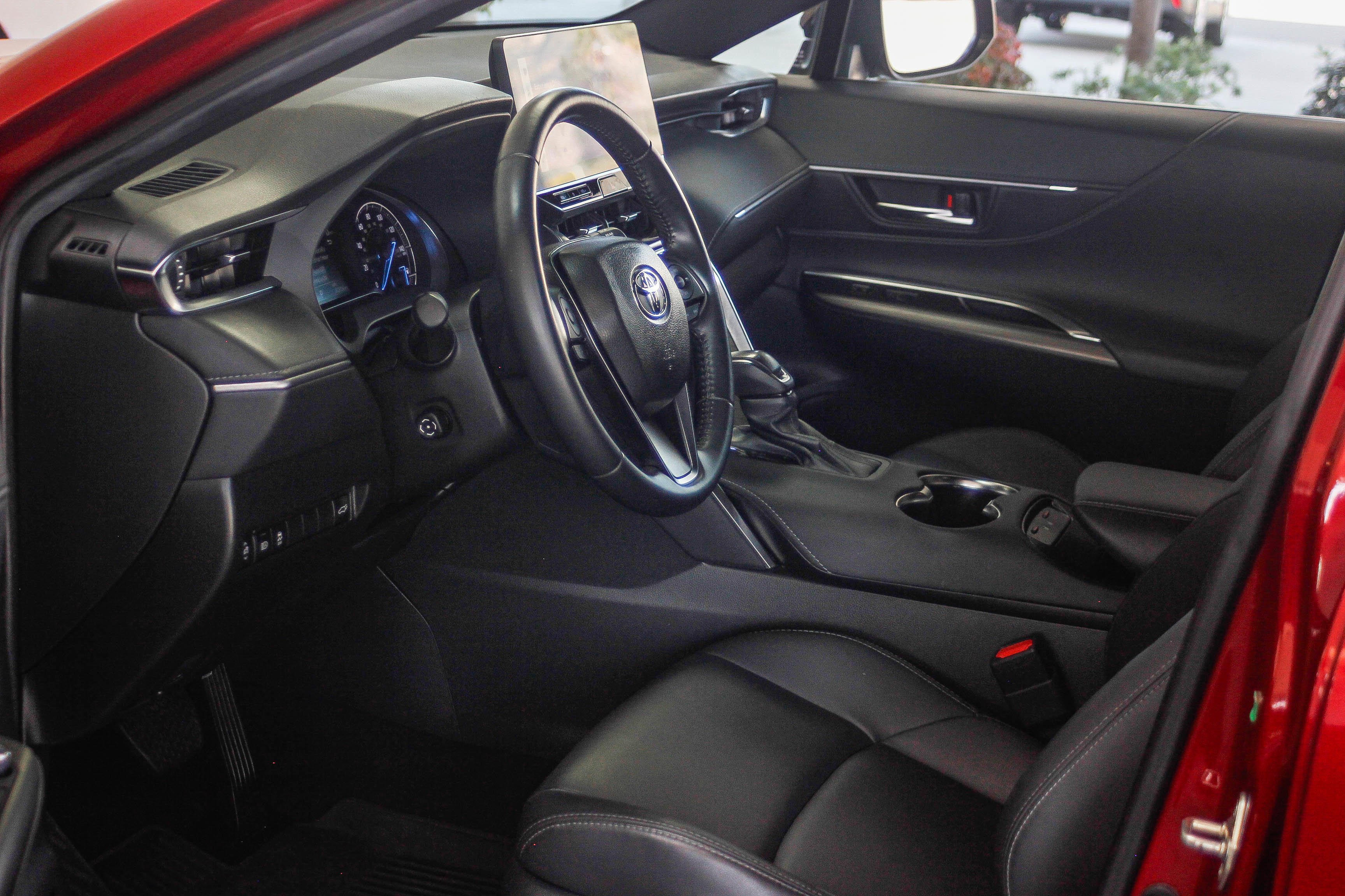 2024 Toyota Venza Nightshade - Photo 17