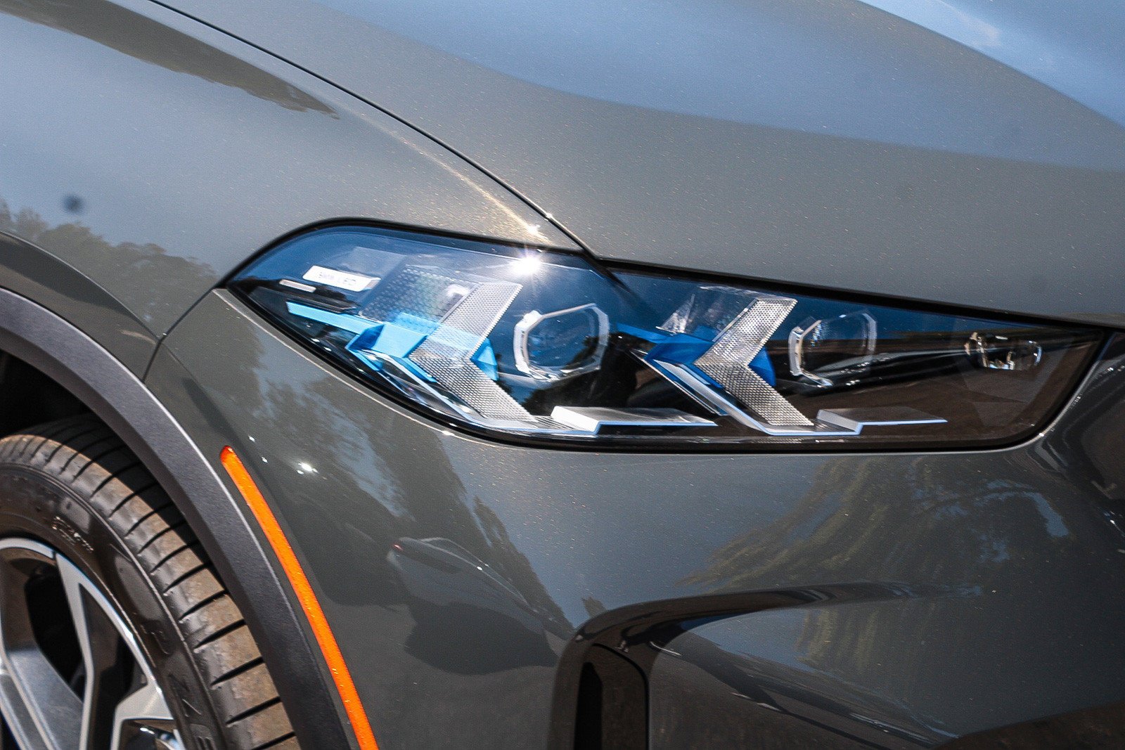 New 2026 Dravit Grey Metallic BMW xDrive40i image 8