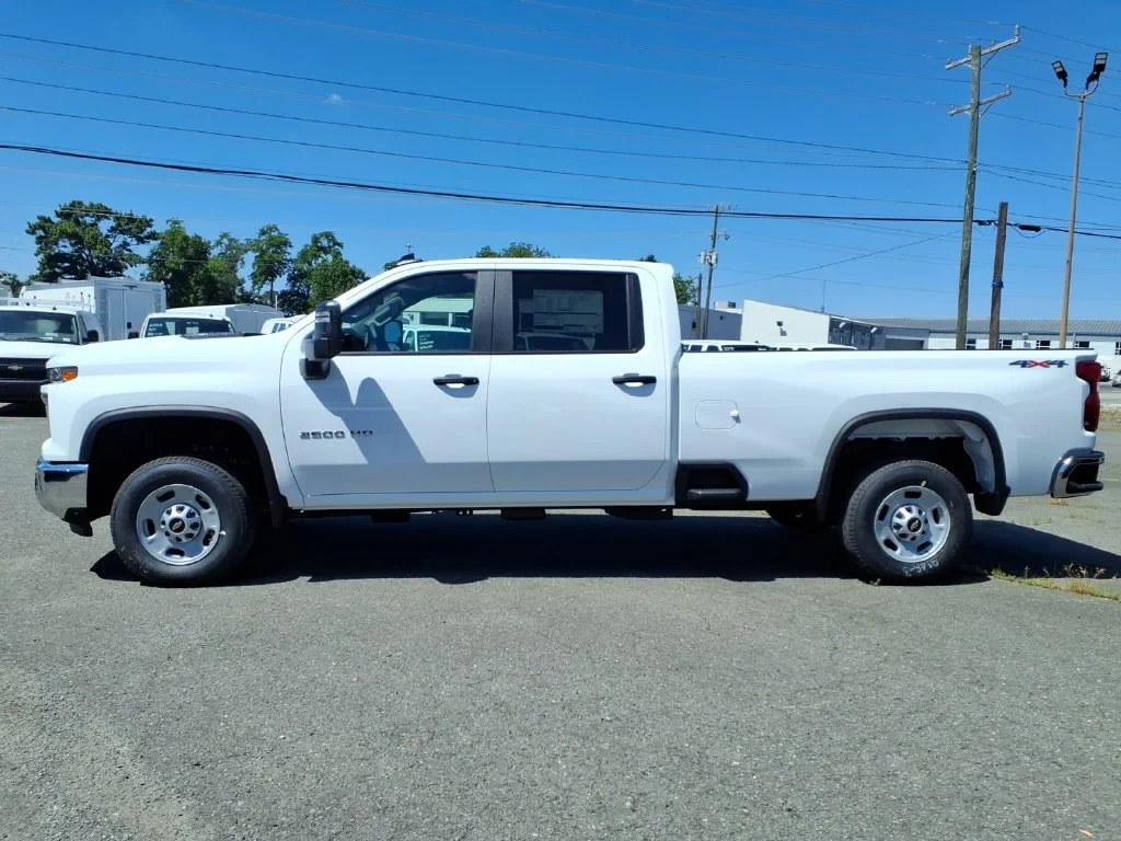 New 2026 Summit White Chevrolet WT image 5