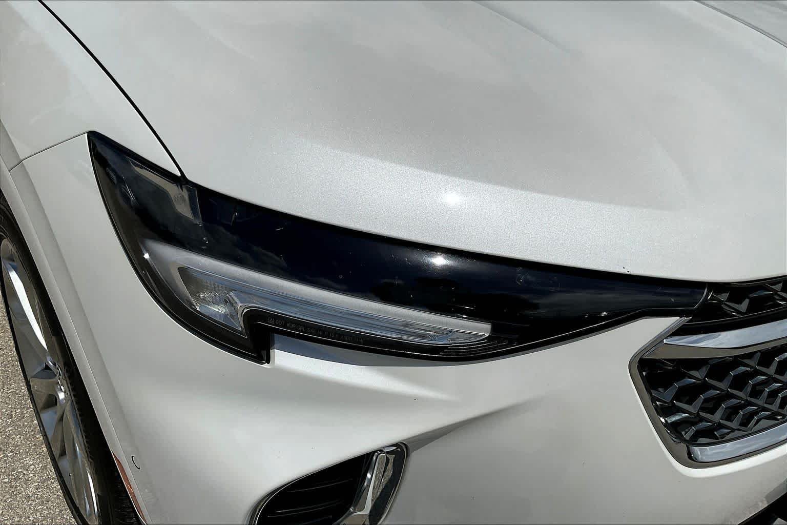 Used 2023 White Frost Tricoat Buick Avenir image 27