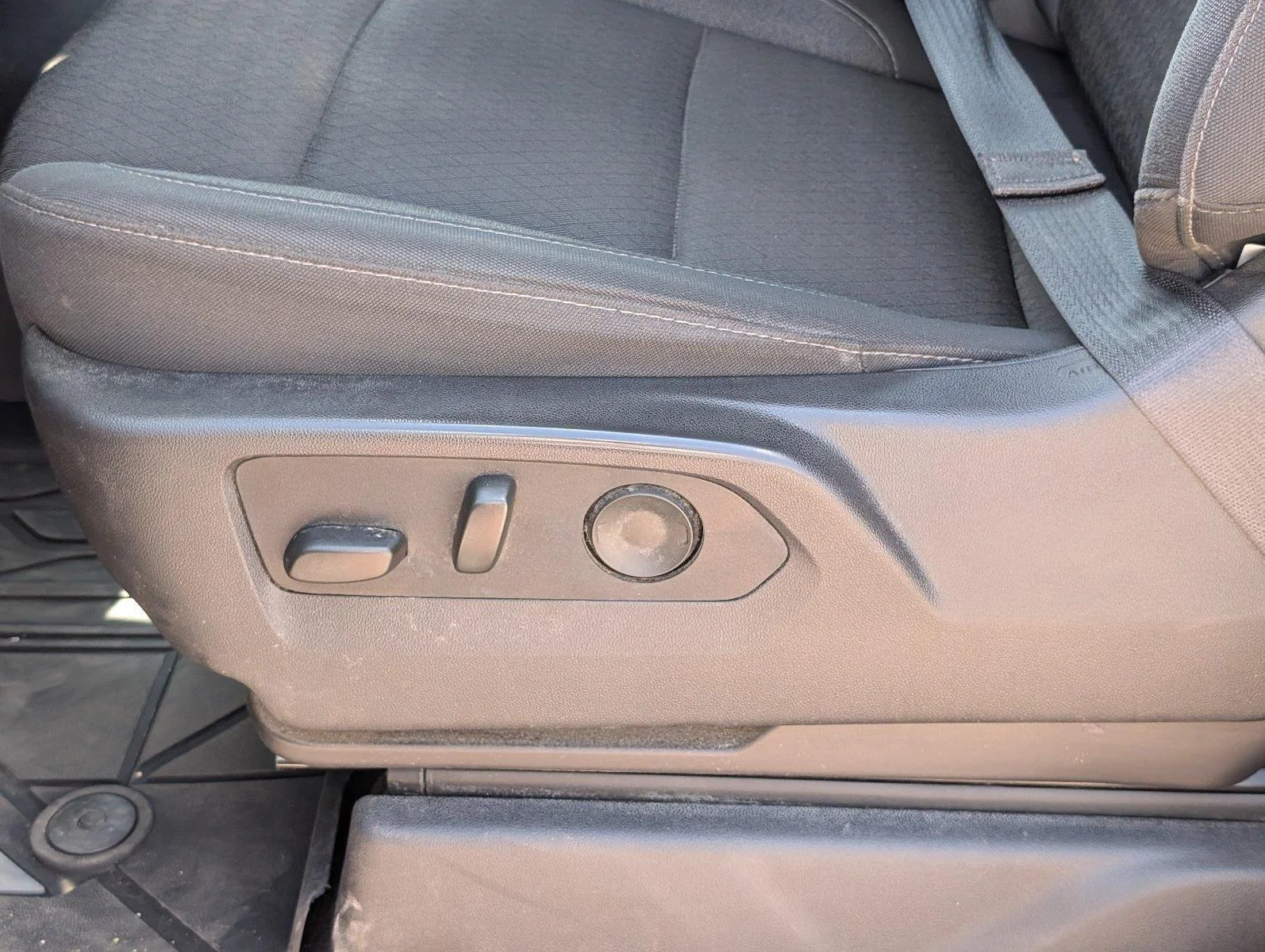 Used 2025 Slate Gray Metallic Chevrolet Custom Trail Boss image 18