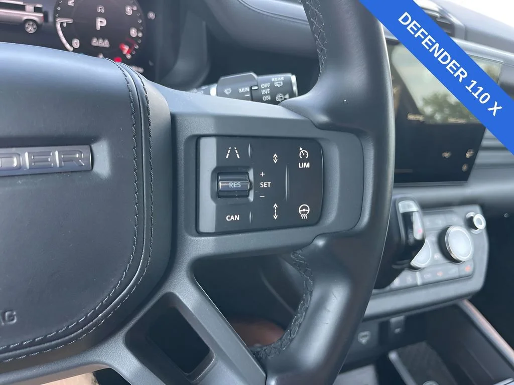 Used 2024  Land Rover X image 20
