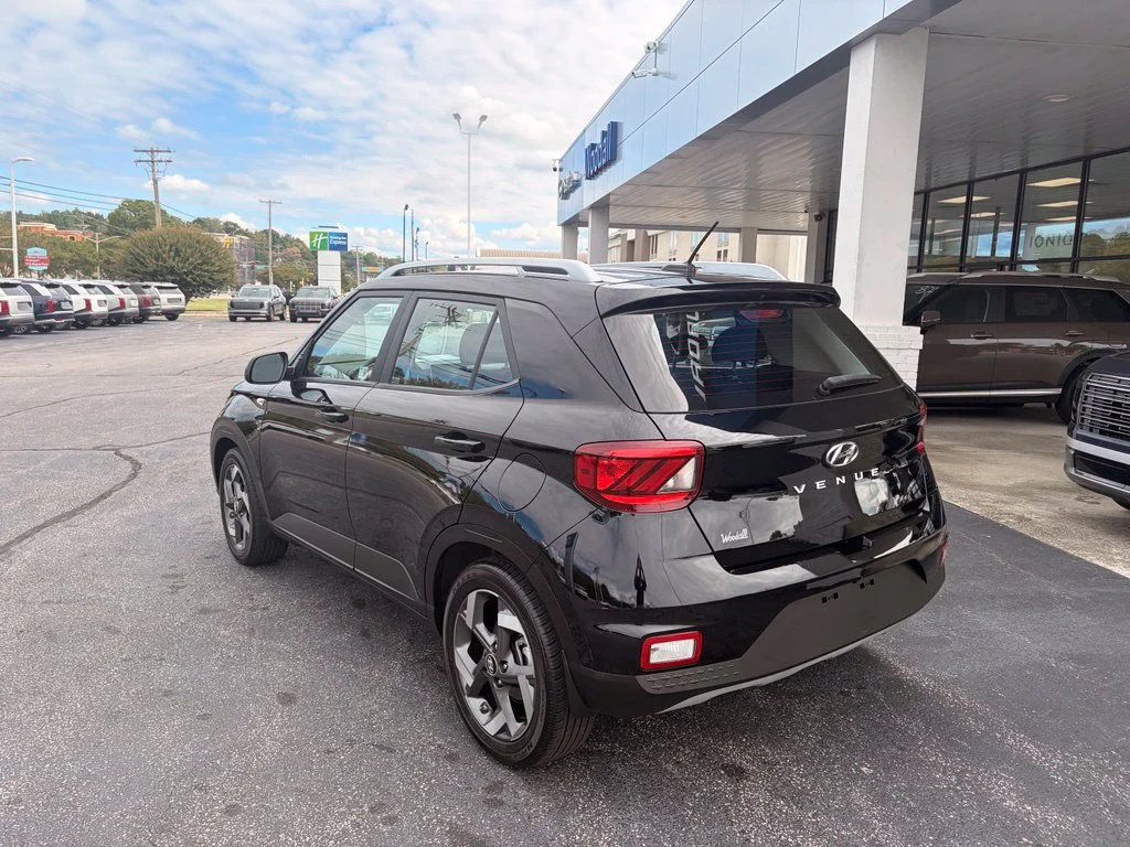 Used 2024 Onyx Black Hyundai SEL image 9