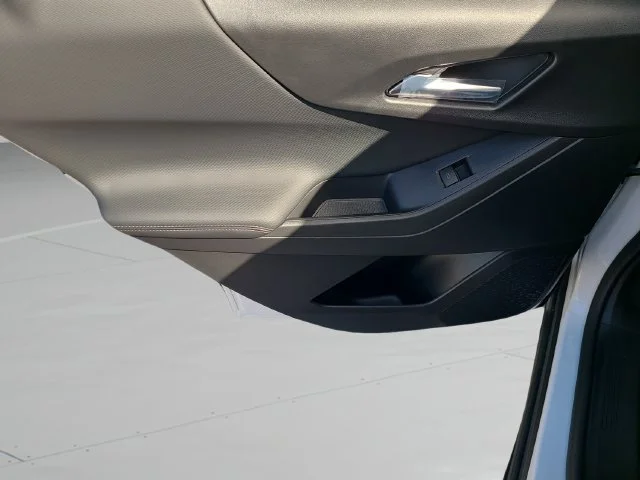 New 2027 Summit White Chevrolet LT image 17