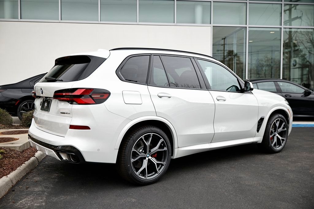 New 2026 Mineral White Metallic BMW sDrive40i image 7
