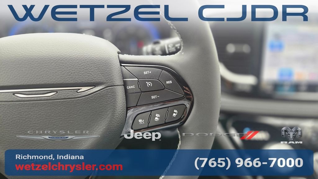 New 2027 Diamond Black Crystal Pearl-Coat Exterior Paint Chrysler Limited image 19