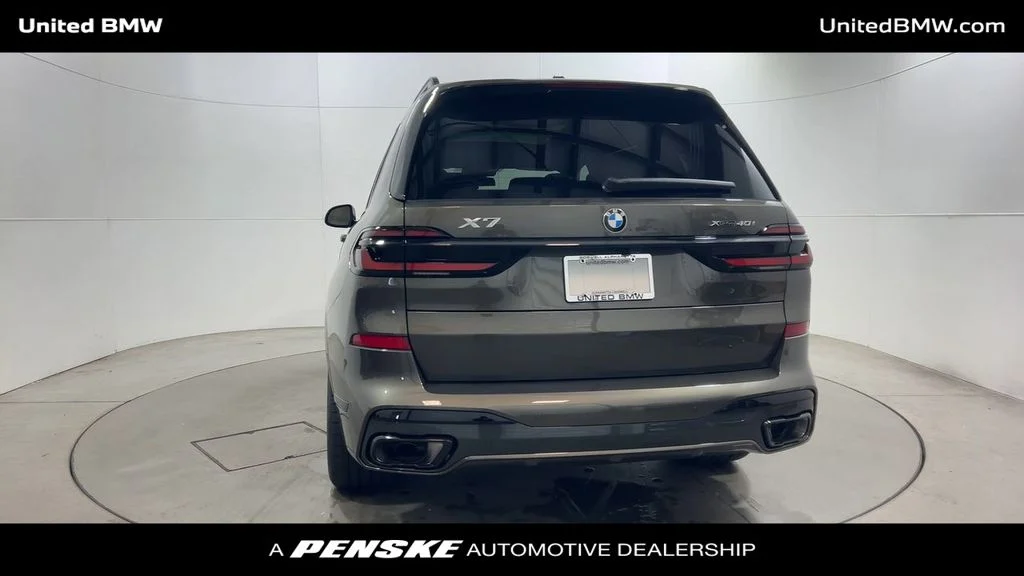 Used 2026 Manhattan Green Metallic BMW xDrive40i image 7