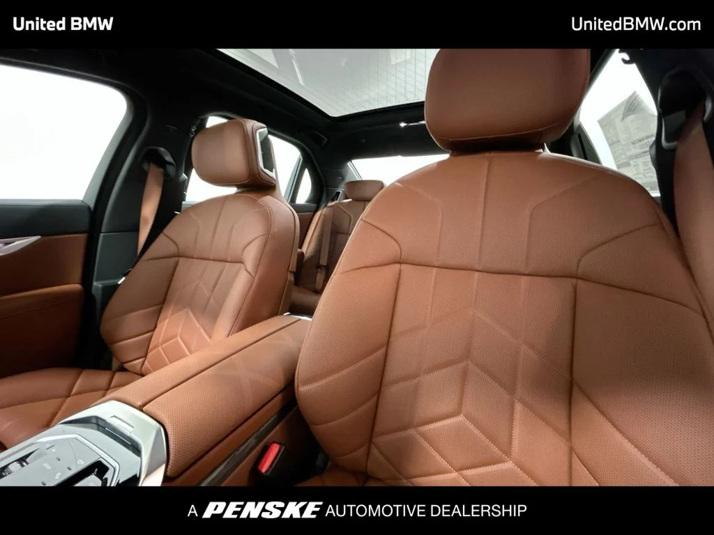 2025 BMW 7 Series 750e - Photo 14
