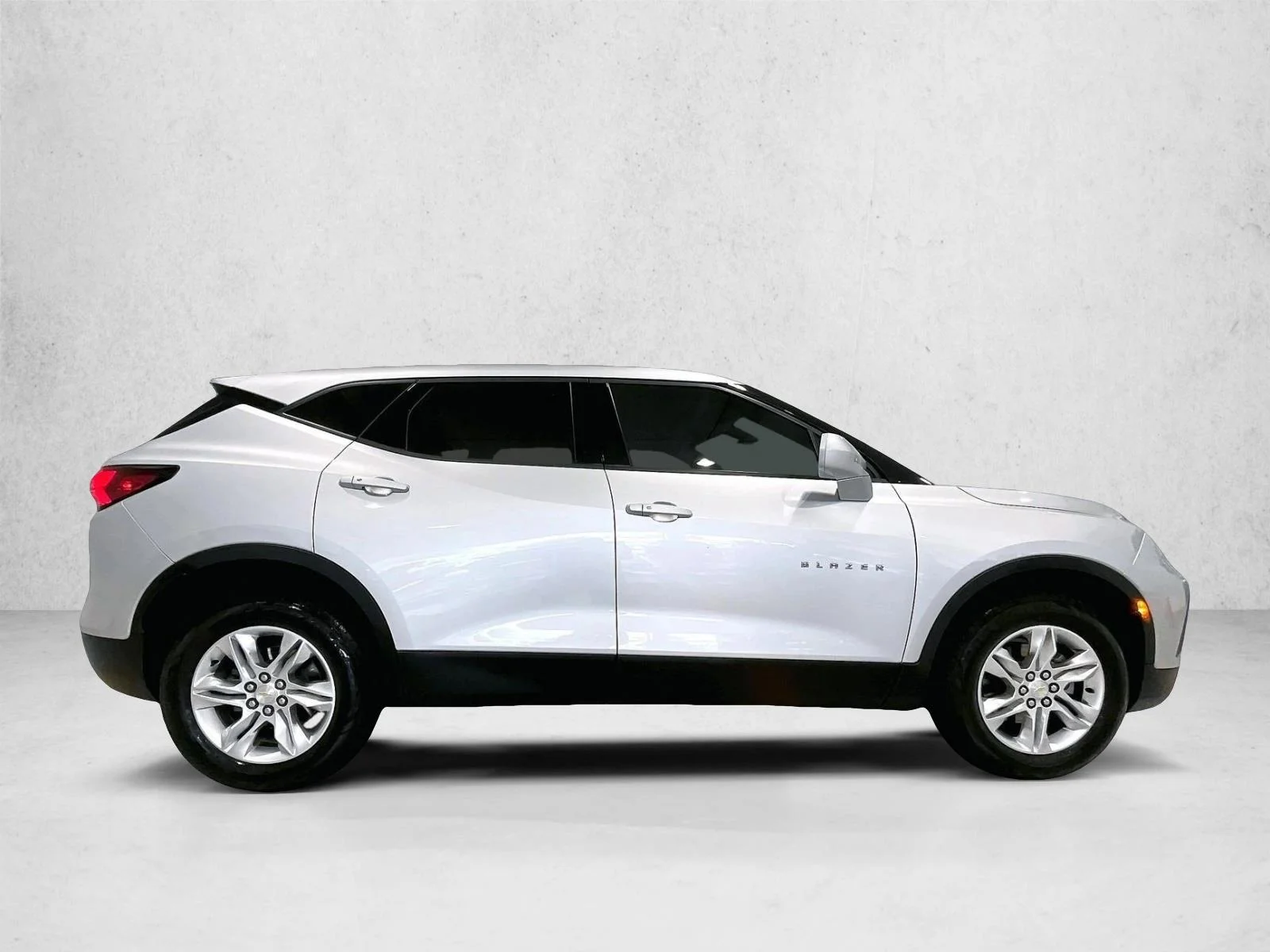 Used 2019 Silver Ice Metallic Chevrolet  image 5