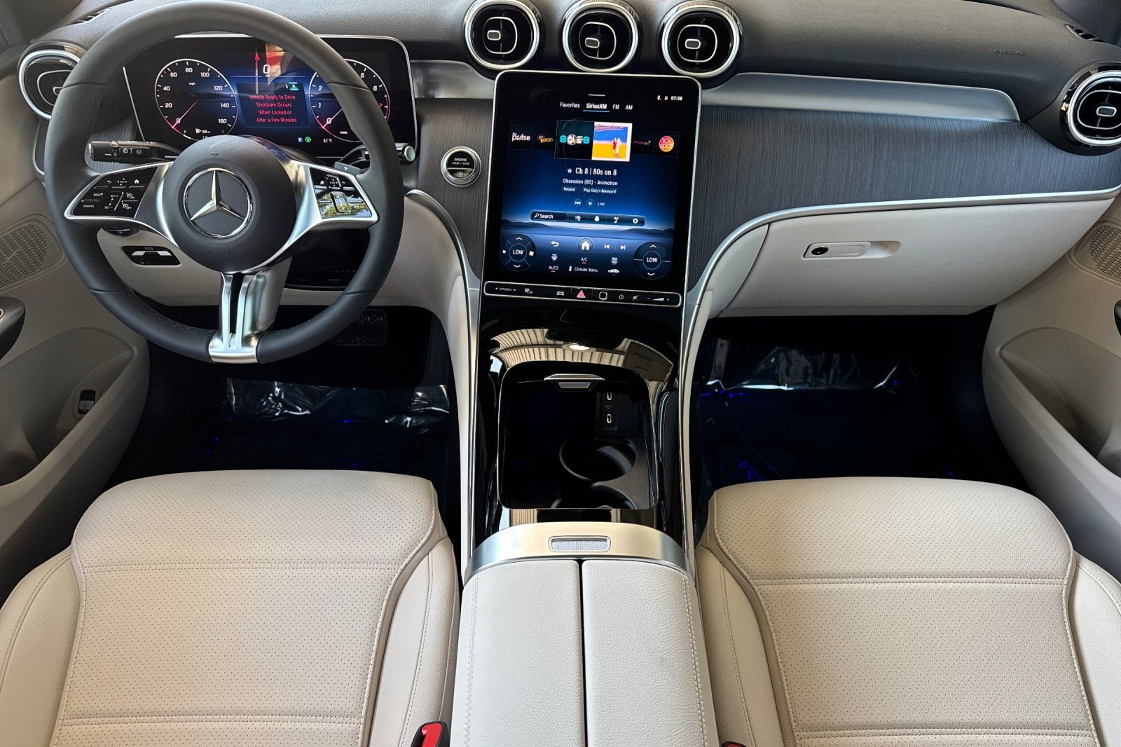 New 2026 Polar White Mercedes-Benz GLC 300 image 2