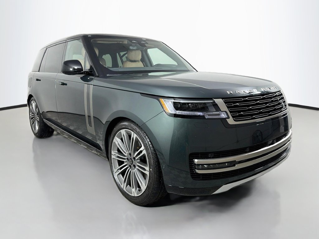 New 2027 Belgravia Green Land Rover SE image 3