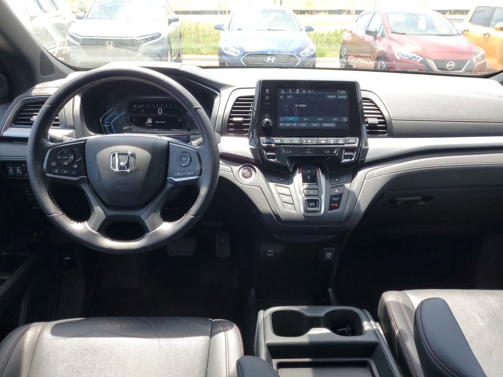 Used 2023  Honda Sport image 17