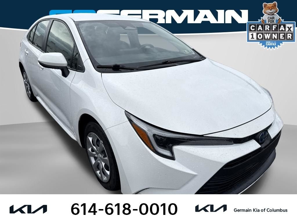 Used 2025 White Toyota LE image 6
