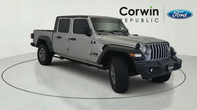 Used 2020 Billet Silver Metallic Clearcoat Jeep Sport image 8
