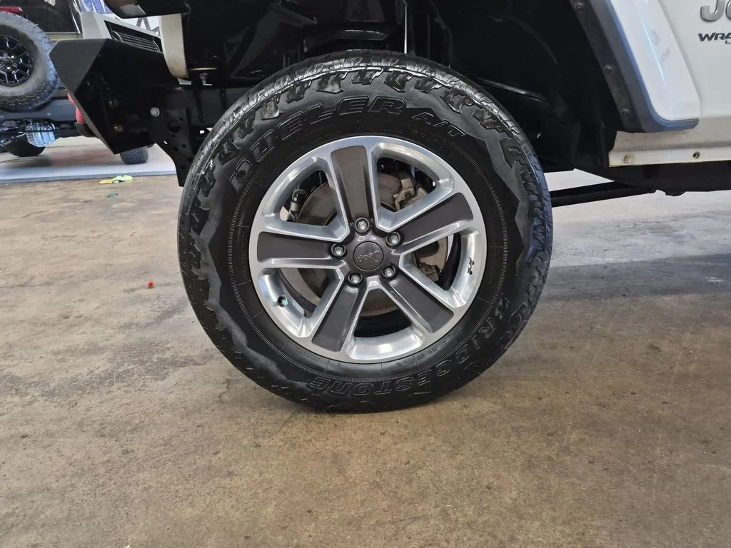 Used 2019 Bright White Clearcoat Jeep Unlimited Sahara image 7