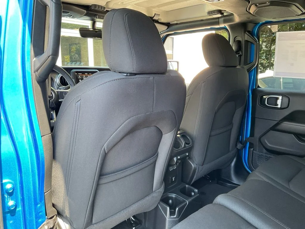 Used 2023 Blue Jeep Sahara image 29