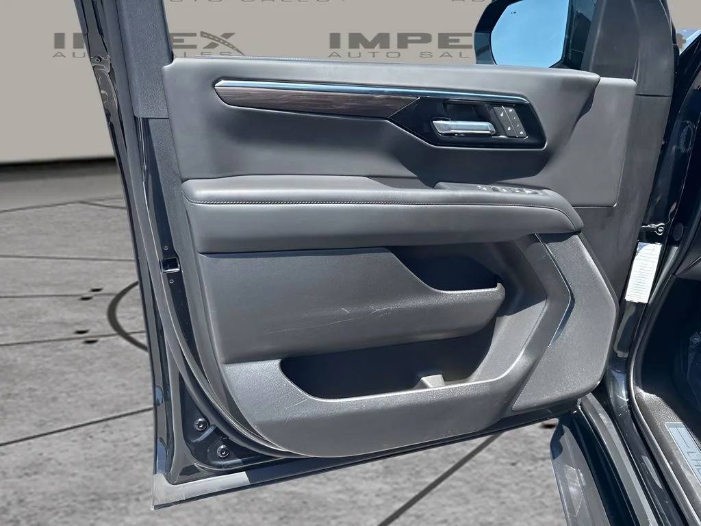 Used 2025 Black Chevrolet LT image 28
