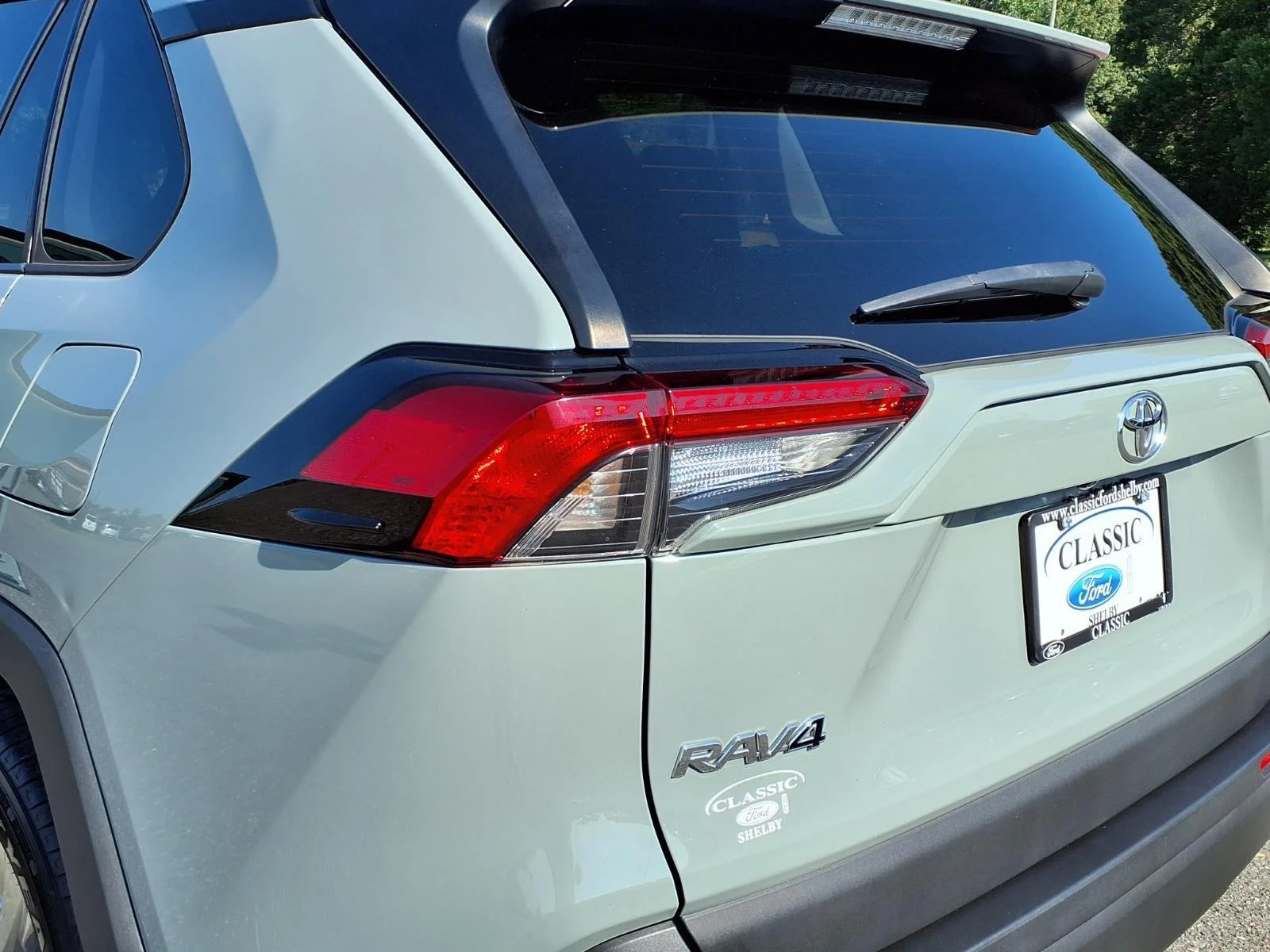 Used 2022 Lunar Rock Toyota XLE image 17