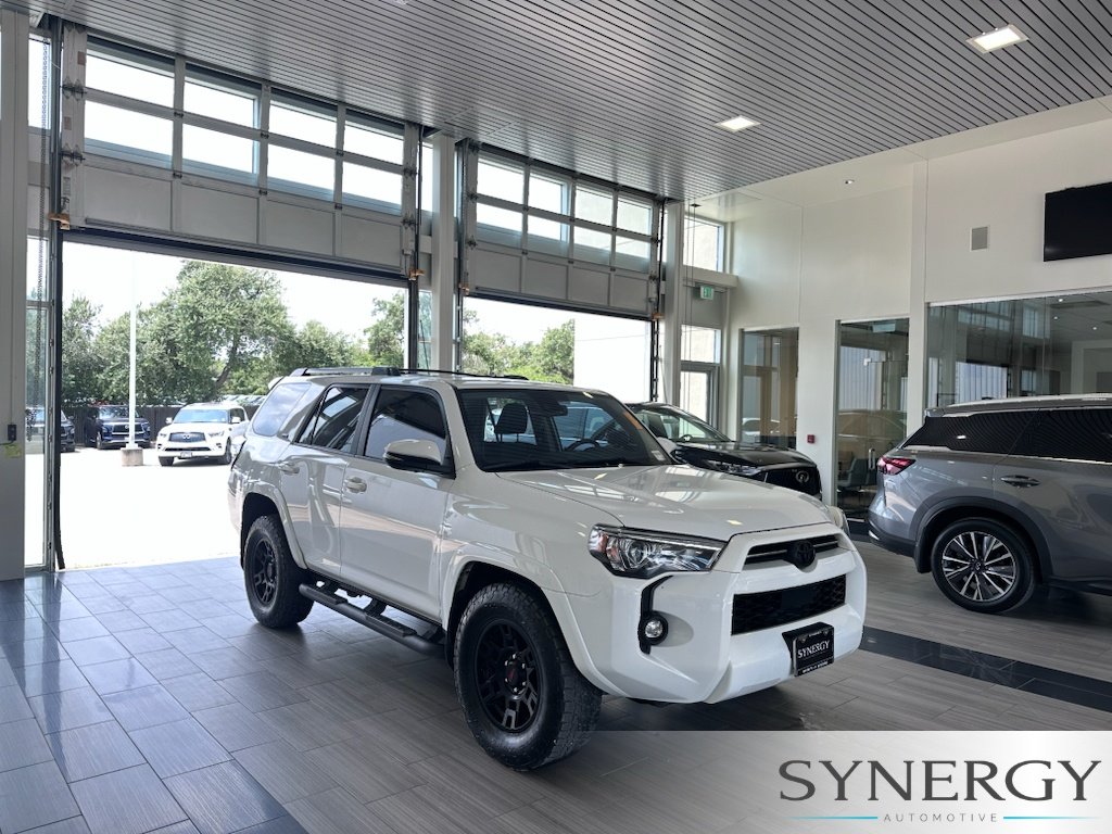 Used 2023 Ice Cap Toyota SR5 Premium image 2