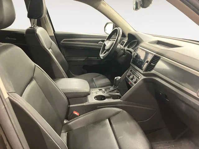 Used 2021 Black Volkswagen 3.6L V6 SE w/Technology R-Line image 13