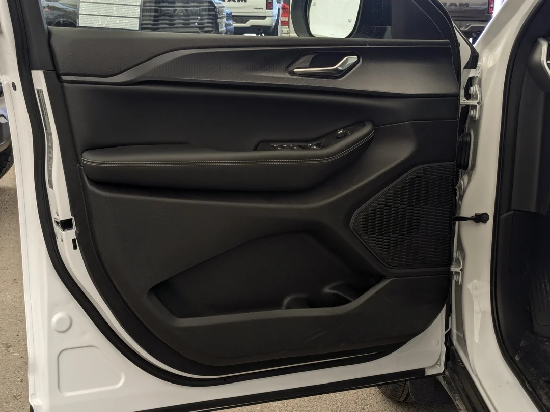 New 2026 White Jeep Laredo - - 4x4 - Classic Theme - 8.4-inch Touchscreen - Heated Seats & Steering Wheel & More! image 12