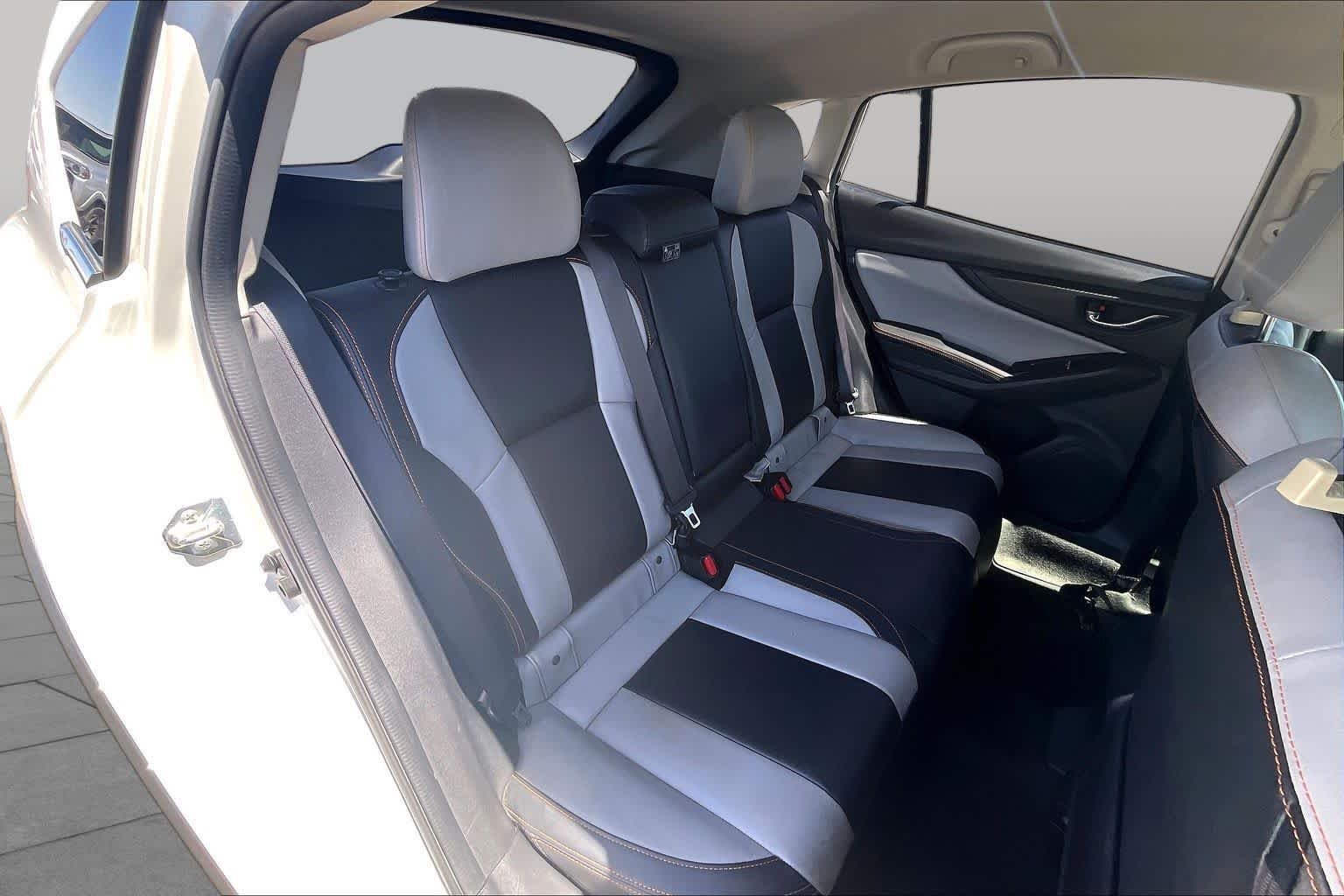 Used 2019 Crystal White Pearl Subaru Limited image 18