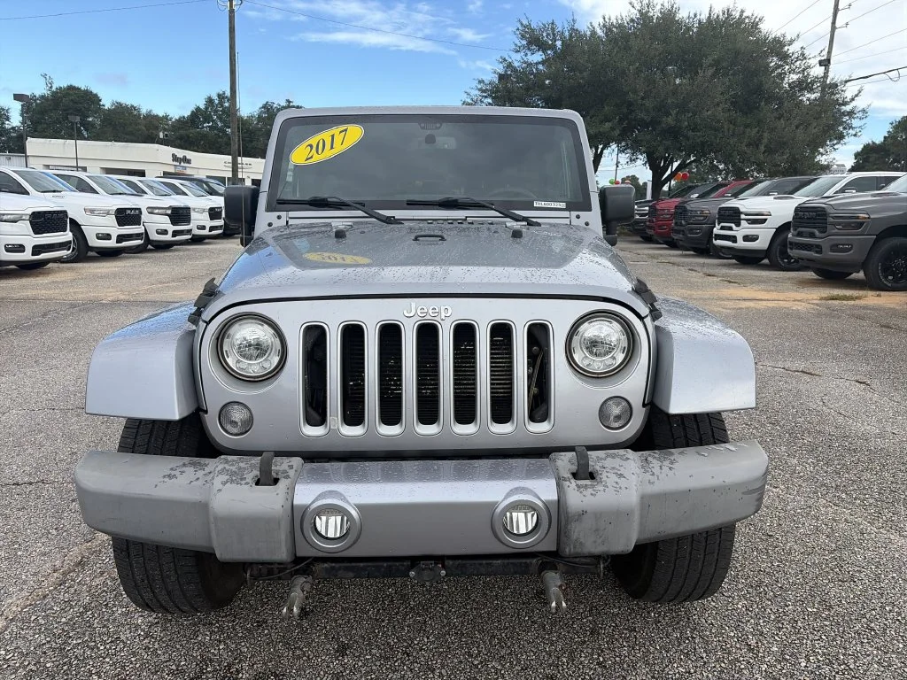 Used 2017 Silver Jeep Unlimited Sahara image 9