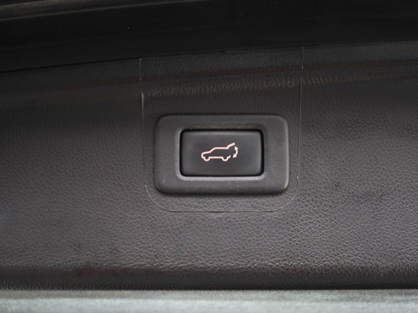 Used 2018 Crystal Black Pearl Subaru 2.5i Premium image 18