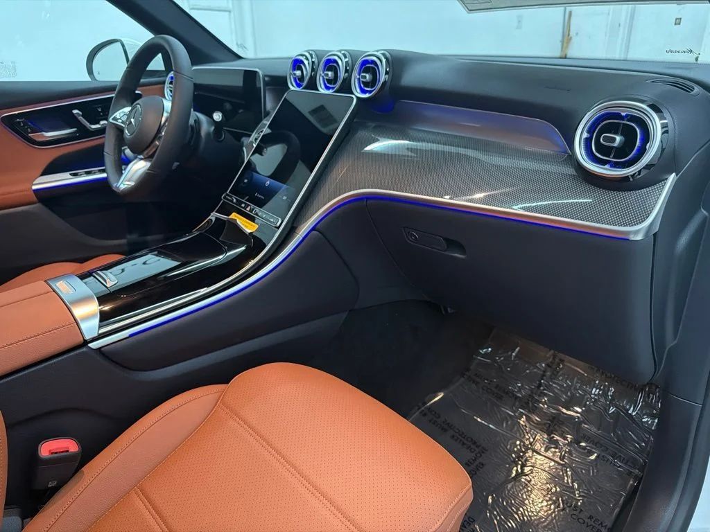 New 2027 White Mercedes-Benz GLC 300 image 29