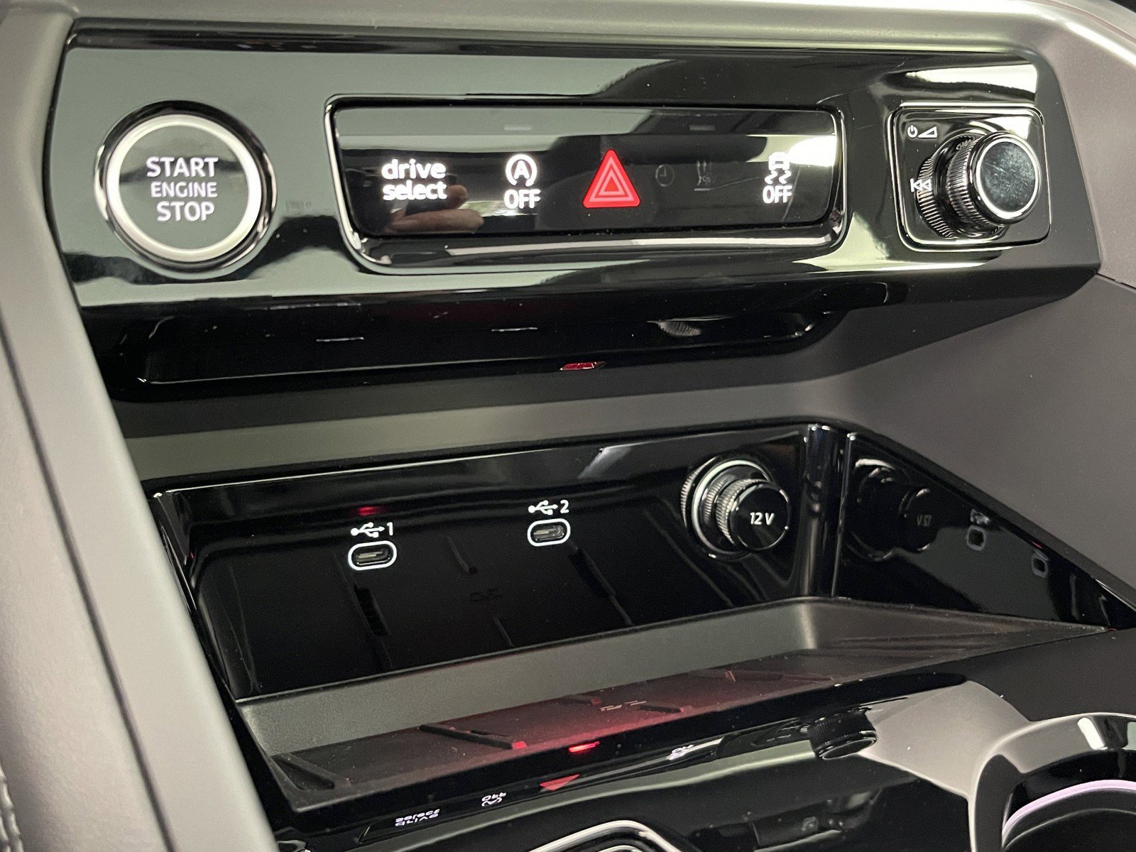 Used 2025 Florett Silver Metallic Audi Premium Plus image 29