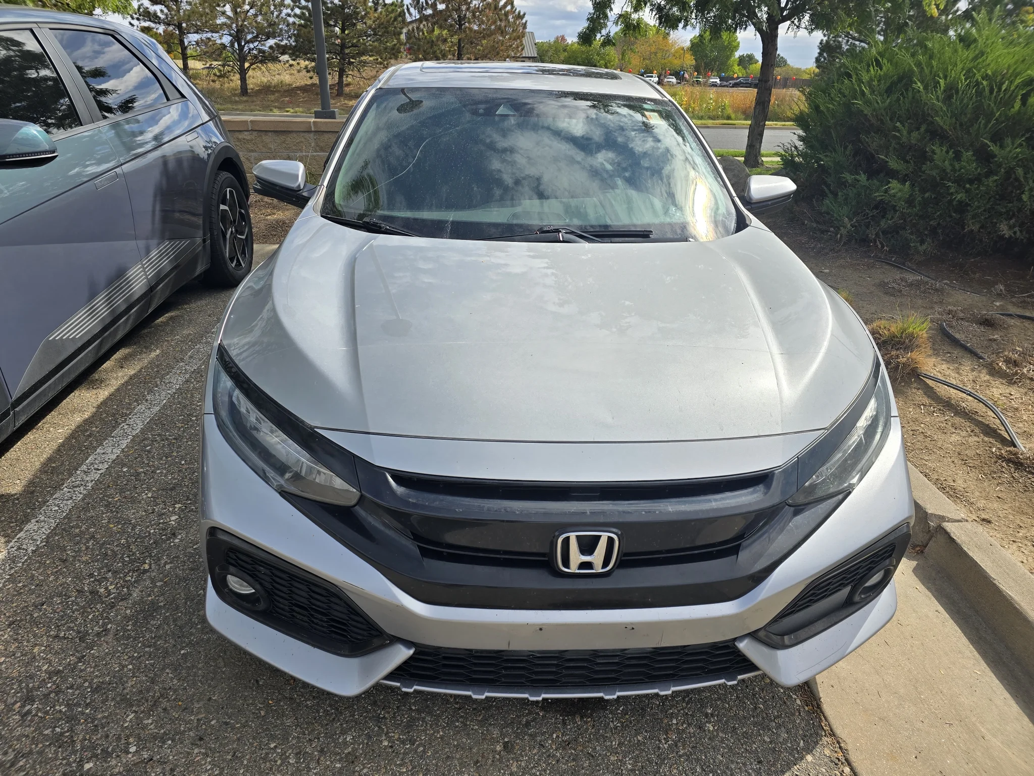 Used 2018 Lunar Silver Metallic Honda Sport Touring image 9